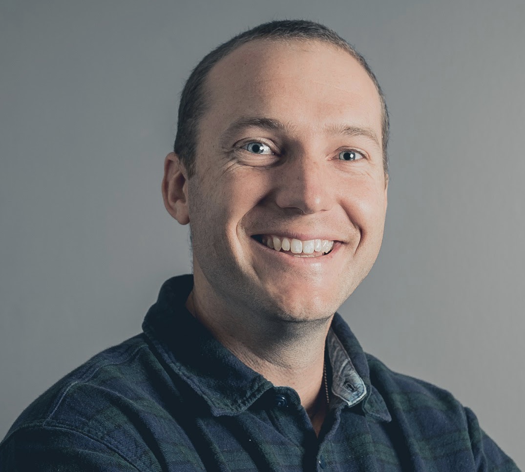 Daniel Cayard Headshot